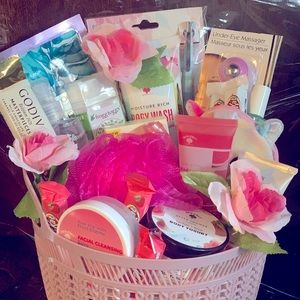 Woman’s self care gift basket.
